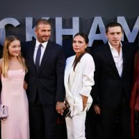 Nicola Peltz i Brooklyn Beckham s ostatkom obitelji Beckham