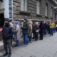 Redovi ispred HNB-a u Jurišićevoj radi zamjene kovanica kuna u eure