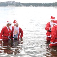 Šibenik: Tradicionalno novogodišnje kupanje na gradskoj plaži Banj