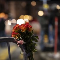 Ožalošćeni se okupljaju kako bi odali počast žrtvama požara na švicarskom skijalištu