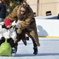 Antonija Sandrić s djecom na klizanju