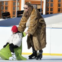 Antonija Sandrić s djecom na klizanju