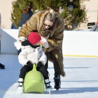 Antonija Sandrić s djecom na klizanju