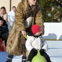 Antonija Sandrić s djecom na klizanju