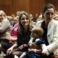 Renée Pea sa sestrom Karlom Brnobić