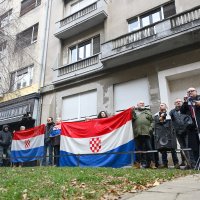 Autohtona – Hrvatska stranka prava prosvjedovali su ispred stana Anke Mrak Taritaš