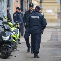 Autohtona – Hrvatska stranka prava prosvjedovali su ispred stana Anke Mrak Taritaš