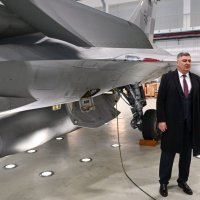 Zoran Milanović posjetio Hrvatsko ratno zrakoplovstvo