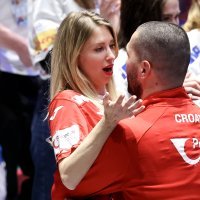 Hrvatski rukometaši proslavili ulazak u polufinale uz poljupce i zagrljaje (4)