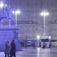 Kamioni s opremom za dočeka na Trgu bana Jelačića