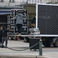 Postavljanje bine na glavnom Trgu gdje će biti organiziran doček rukometaša