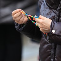 Molitelji i prosvjednici na glavnom trgu u Zagrebu