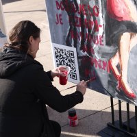 Zagreb: Na Cvjetnom trgu postavljena dva umjetnička platna zbog problema uličnog uznemiravanja žena