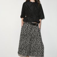 Zara hlače s točkicama