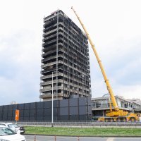 Dizalica uklanja natpis "Vjesnik"