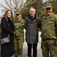 Thompson i supruga Sandra na prisegi kćeri u Požegi