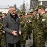 Thompson i supruga Sandra na prisegi kćeri u Požegi