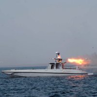 Iranski borbeni gliser klase MIL 40 ispaljuje projektil