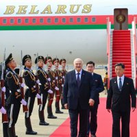 Kim Jong Un svečano ugostio Lukašenka