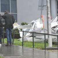 Zagreb: Nevrijeme oštetilo nadstrešnicu na Rebru