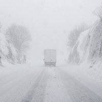 Snijeg paralizirao promet prema Rijeci