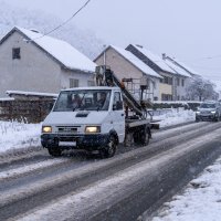 Otočac: Zbog mokrog snijega koji pada dio Like ostao bez struje