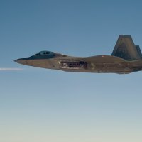 Raptor ispaljuje raketu AIM-9X