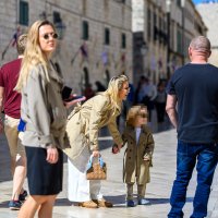 Maja Šuput i Bloom na Stradunu