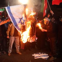 Iranci palili američke i izraelske zastave