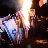 Iranci palili američke i izraelske zastave