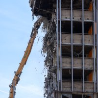 Počelo uklanjanje dijela katova zgrade Vjesnika