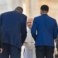 Papa Lav XIV. i Harlem Globetrotters