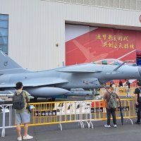 Izvozna inačica J-10CE na sajmu u Žuhaiju