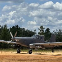 Skyraider II slijeće na neuređenu pistu