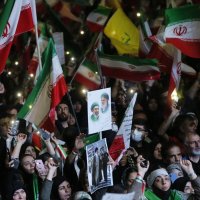 Slavlje na ulicama Teherana s balističkim projektilima