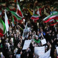 Slavlje na ulicama Teherana s balističkim projektilima