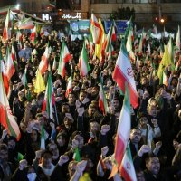 Slavlje na ulicama Teherana s balističkim projektilima