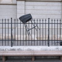 Vandalizirana ulazna vrata i dvorište pravoslavne crkve