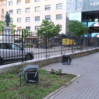Vandalizirana ulazna vrata i dvorište pravoslavne crkve