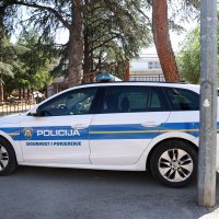 Šibenik: Na dojavu o minsko eksplozivnim sredstvima u šibenskim školama vrši se sigurnosna evakuacija učenika