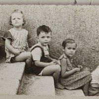 Eugen i Viktor s malim prijateljima