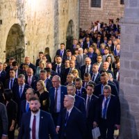 Uzvanici samita 'Inicijativa triju mora' prošetali Stradunom