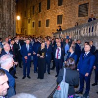 Uzvanici samita 'Inicijativa triju mora' prošetali Stradunom