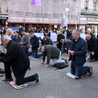 Molitelji i prosvjednici u Zagrebu