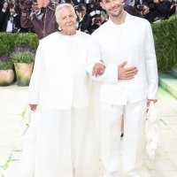 Simon Porte Jacquemus s bakom