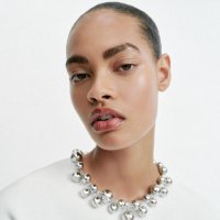 Zara: Top s ogrlicom