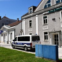 Policija ispred TZ Nova Gradiška