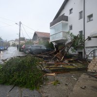 Zagreb: Nevrijeme rušilo stabla i vodove u naselju Mikulići