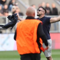 Dinamo - Rijeka, finale Kupa, navijač utrčao u teren