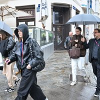 Eurosong - grupa Lelek odlazi prema dvorani Wiener Stadthalle u Beču